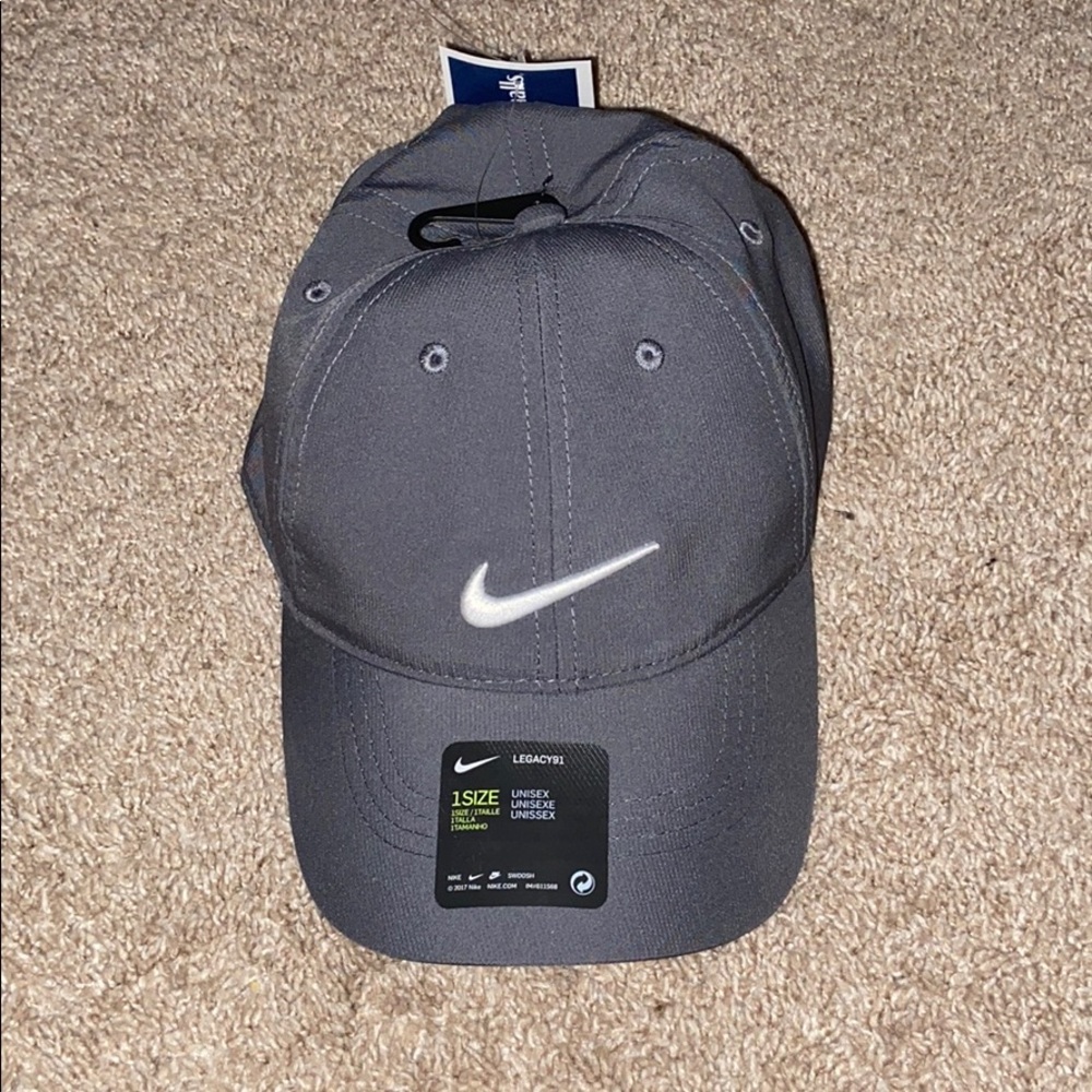 Dark grey Nike hat